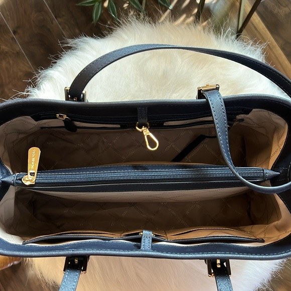 Michael Kors JET SET SAFFIANO LEATHER TOTE BAG- navy with gold hardware - Picture 3 of 4